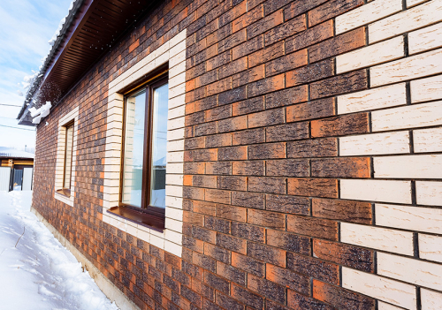 Особенности укладки клинкерной плитки на фасад загородного дома