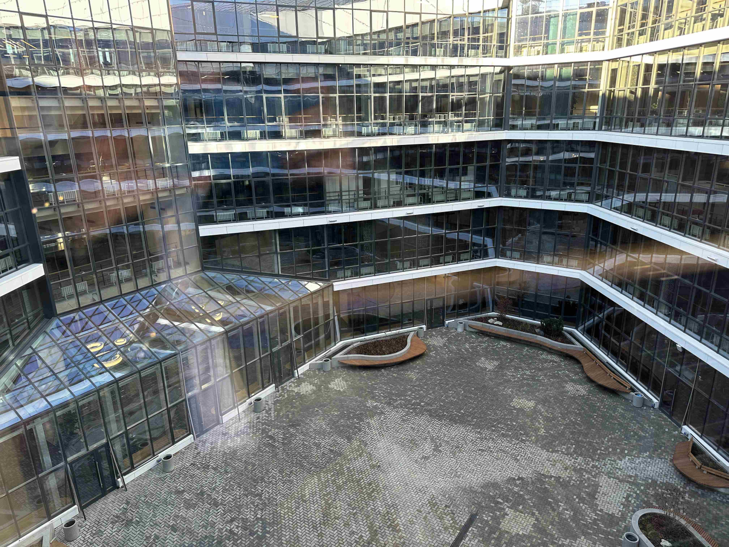 Главный учебно- лабораторный корпус ФГАОУ ВО «ТюмГУ»